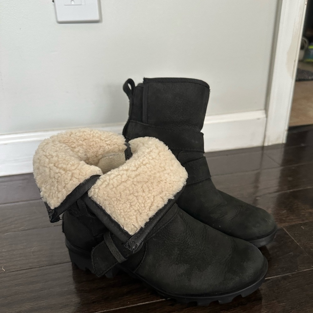 SOREL Black Buckle WARM Ankle Boots - Picture 4 of 9